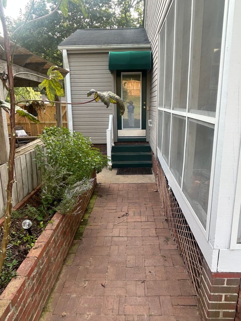 Greenville House: 19 E. Circle Ave