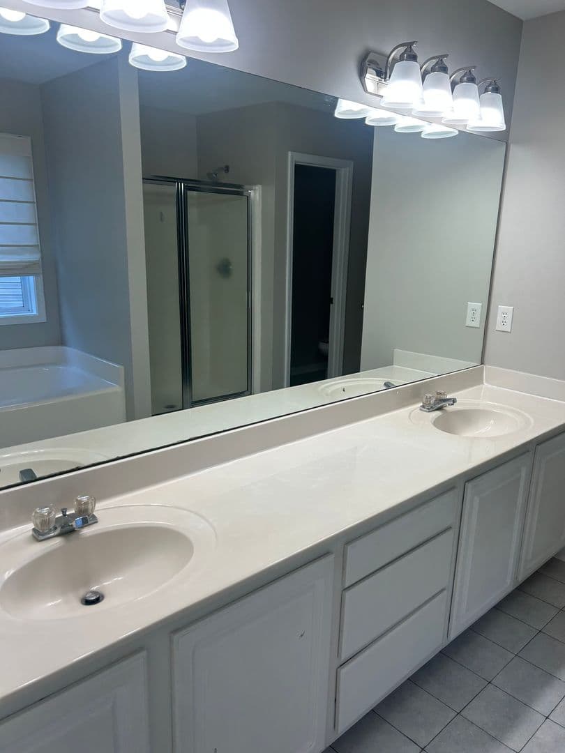 Greenville House: 107 Saddlebrook Lane