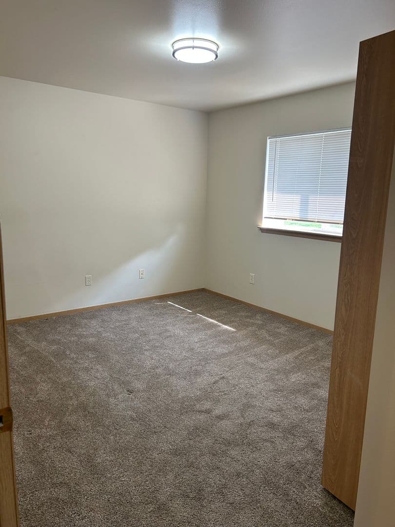 East Wenatchee Apartment: 597 Eastmont Ave