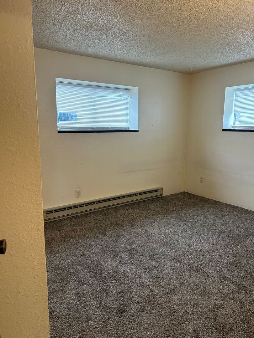 East Wenatchee Apartment: 933 N Baker Ave