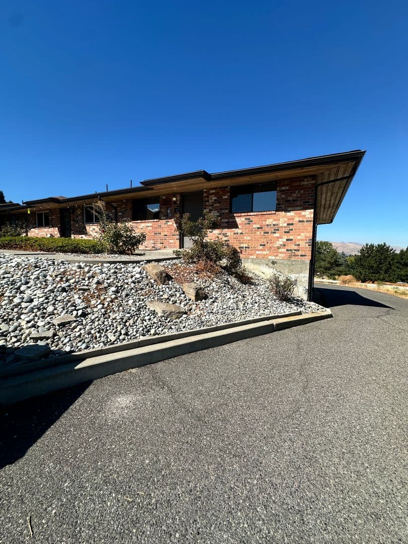 Wenatchee House: 1826 Rocklund Dr. #A