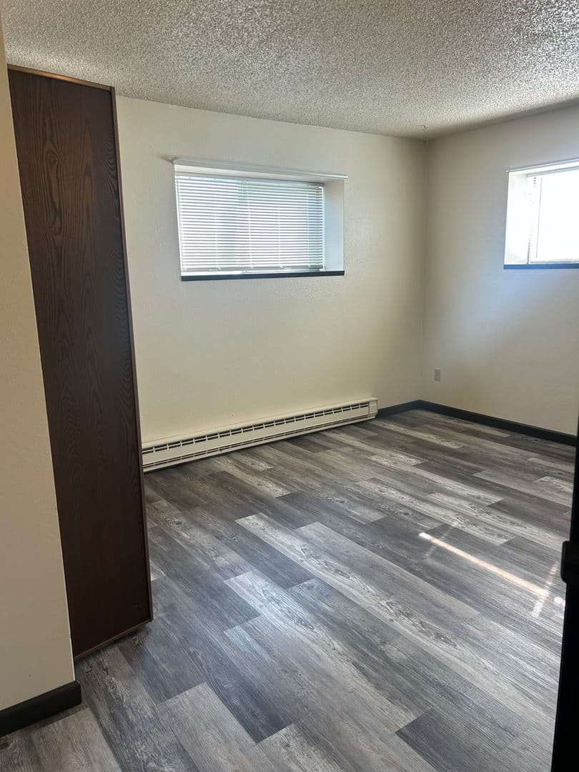 East Wenatchee Apartment: 933 N Baker Ave
