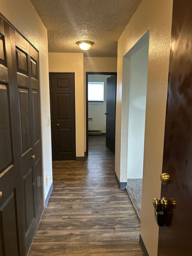 East Wenatchee Apartment: 933 N Baker Ave