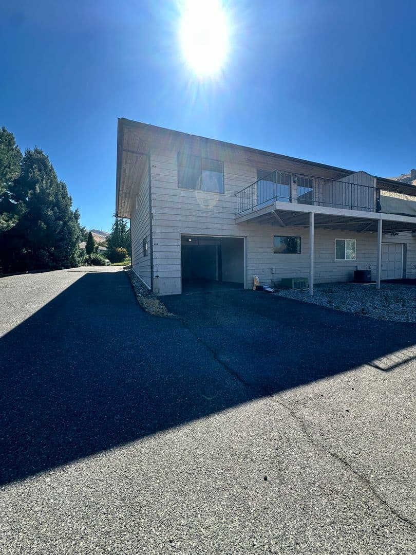 Wenatchee House: 1826 Rocklund Dr. #A