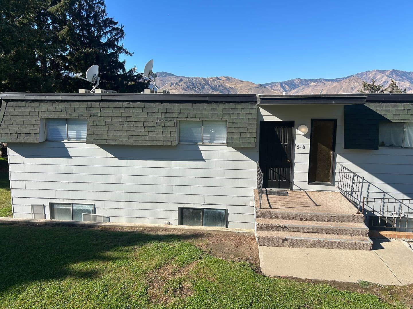 East Wenatchee Apartment: 933 N Baker Ave