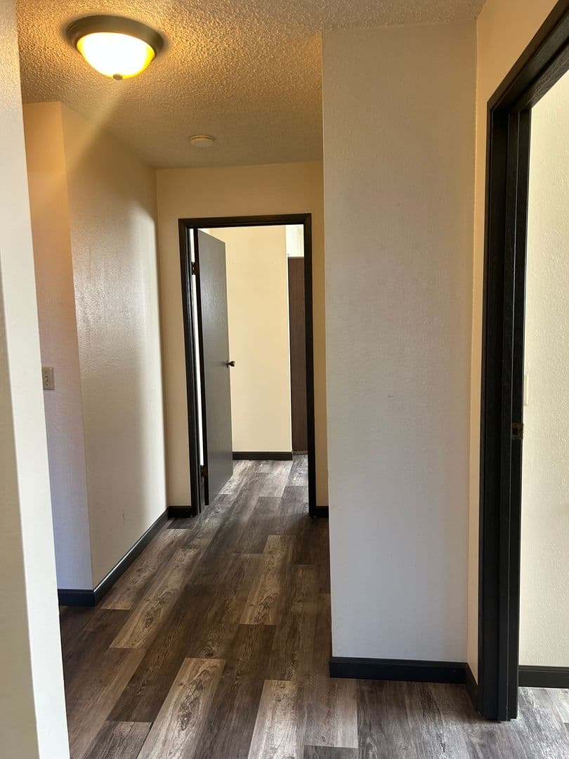 East Wenatchee Apartment: 933 N Baker Ave