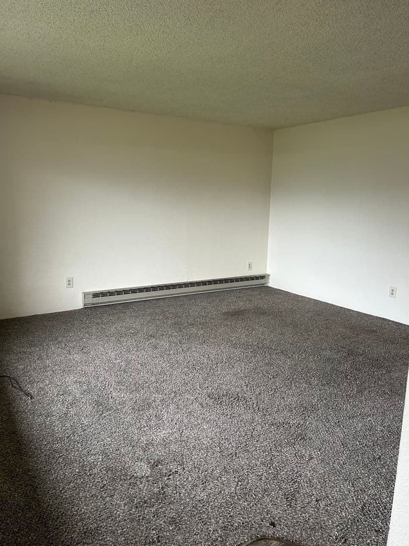 East Wenatchee Apartment: 933 N Baker Ave