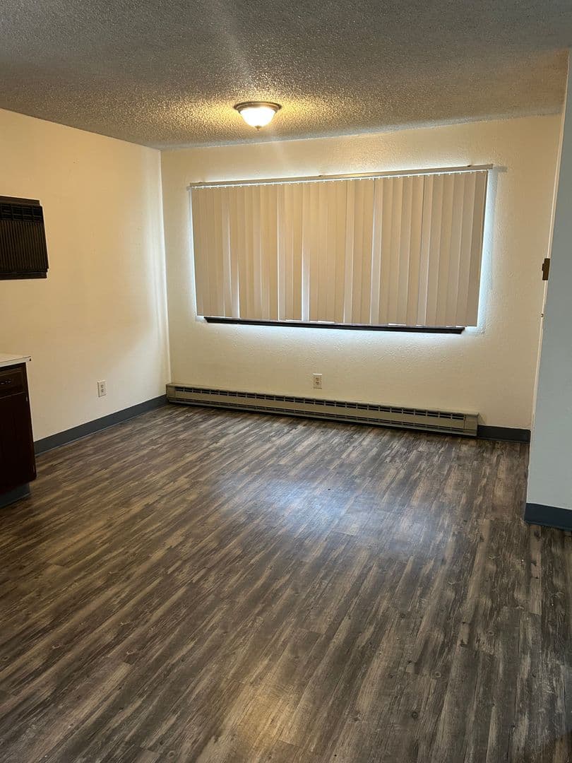 East Wenatchee Apartment: 933 N Baker Ave