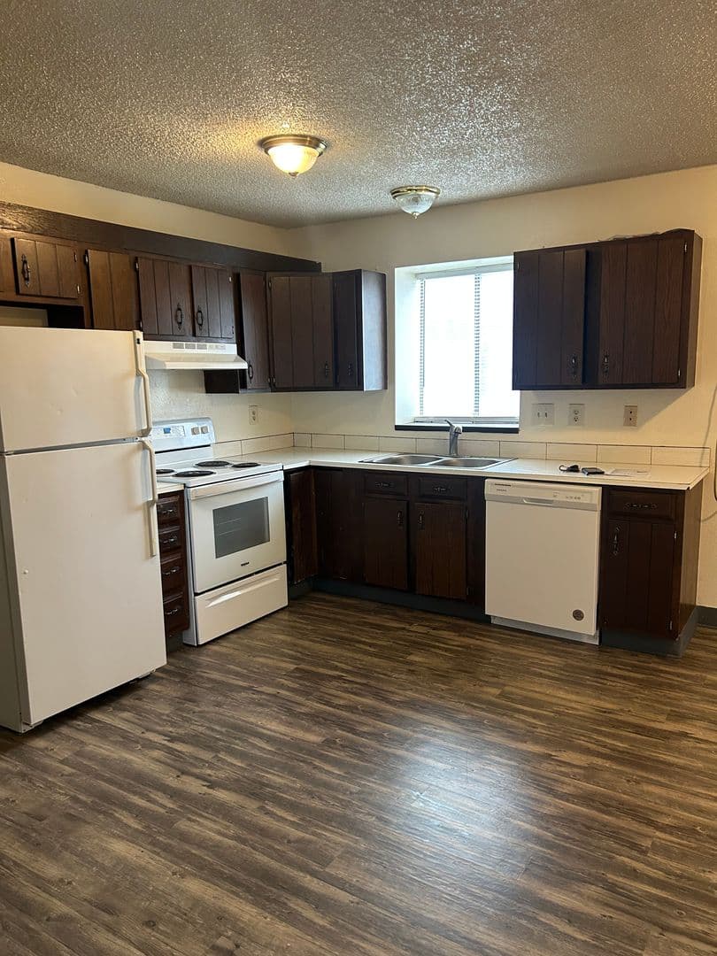 East Wenatchee Apartment: 933 N Baker Ave