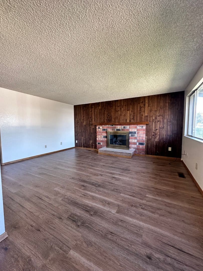 Wenatchee Apartment: 340 Pear ln