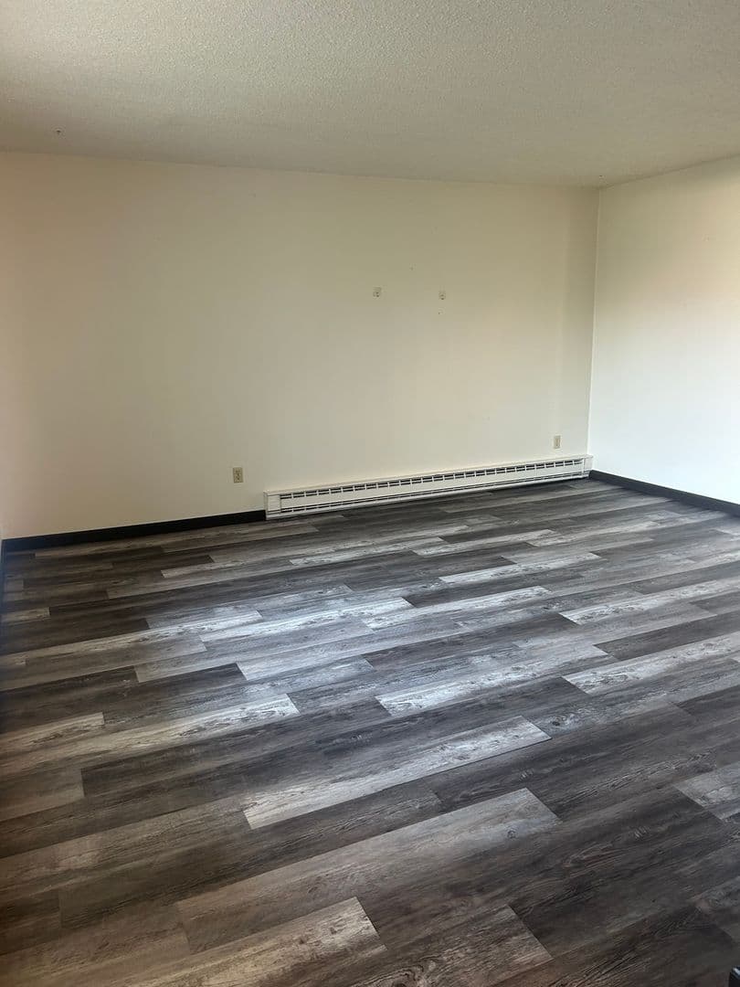 East Wenatchee Apartment: 933 N Baker Ave
