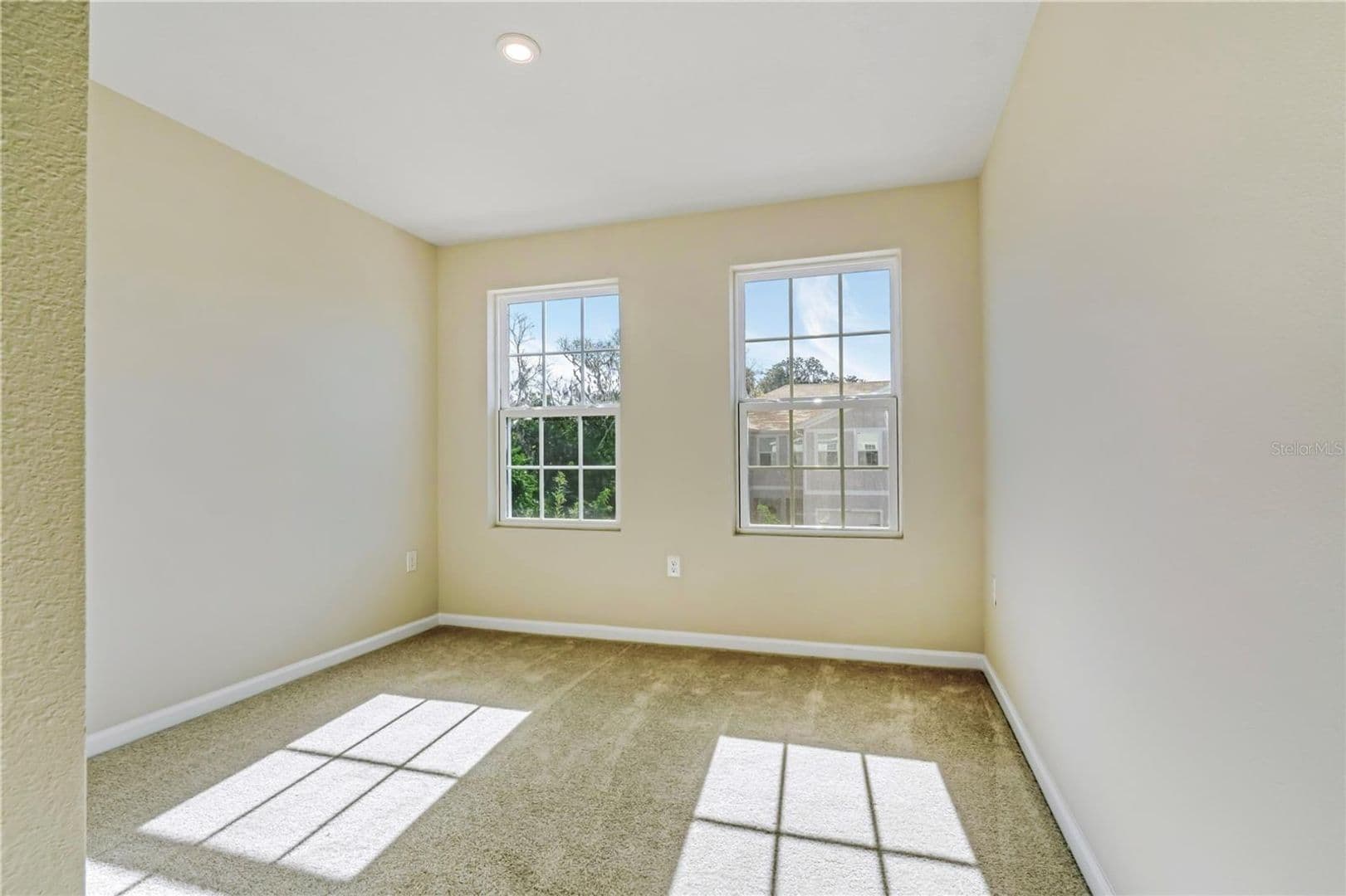 South Daytona House: 2006 Edison Pointe Blvd
