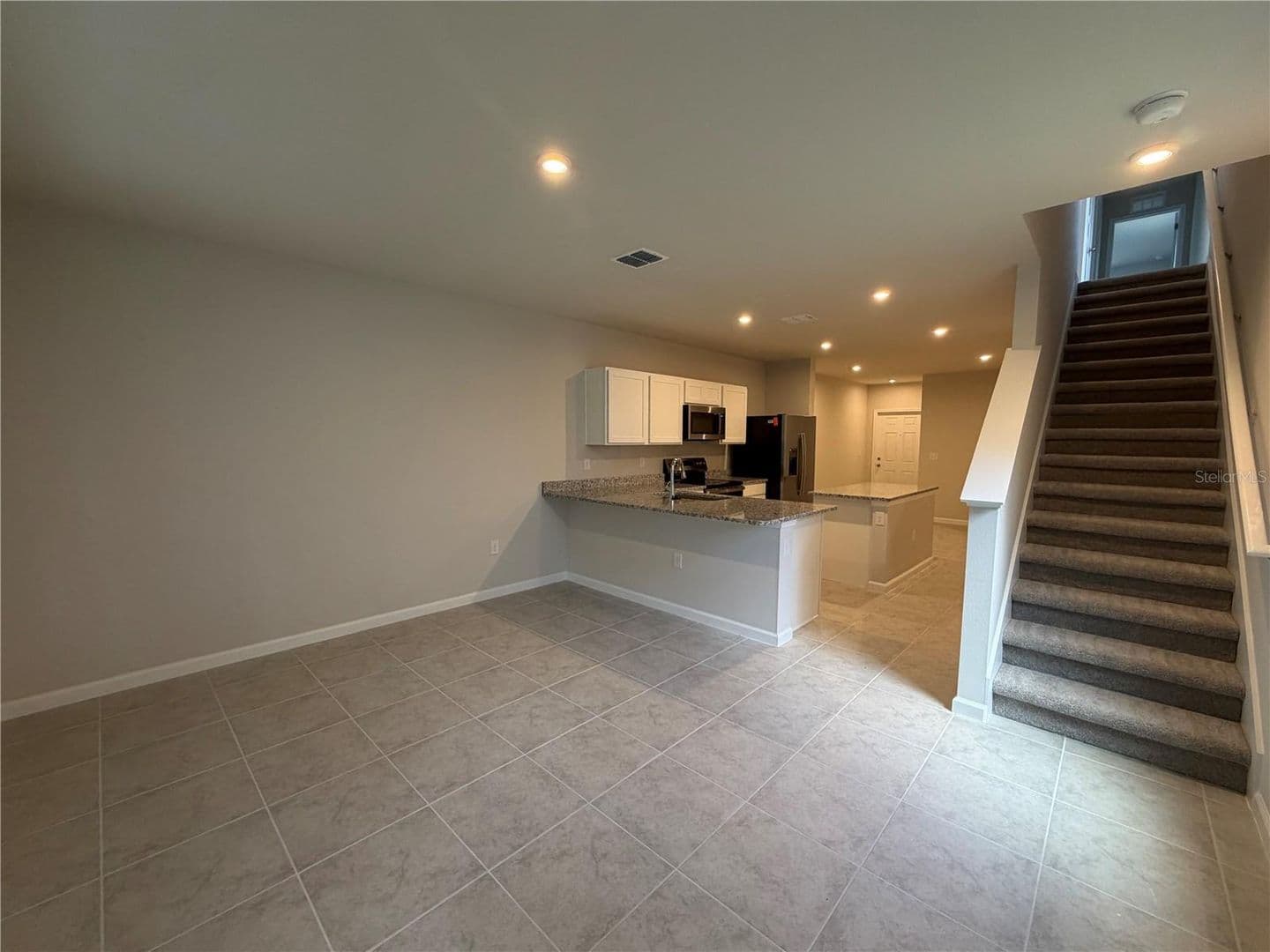 South Daytona House: 2006 Edison Pointe Blvd