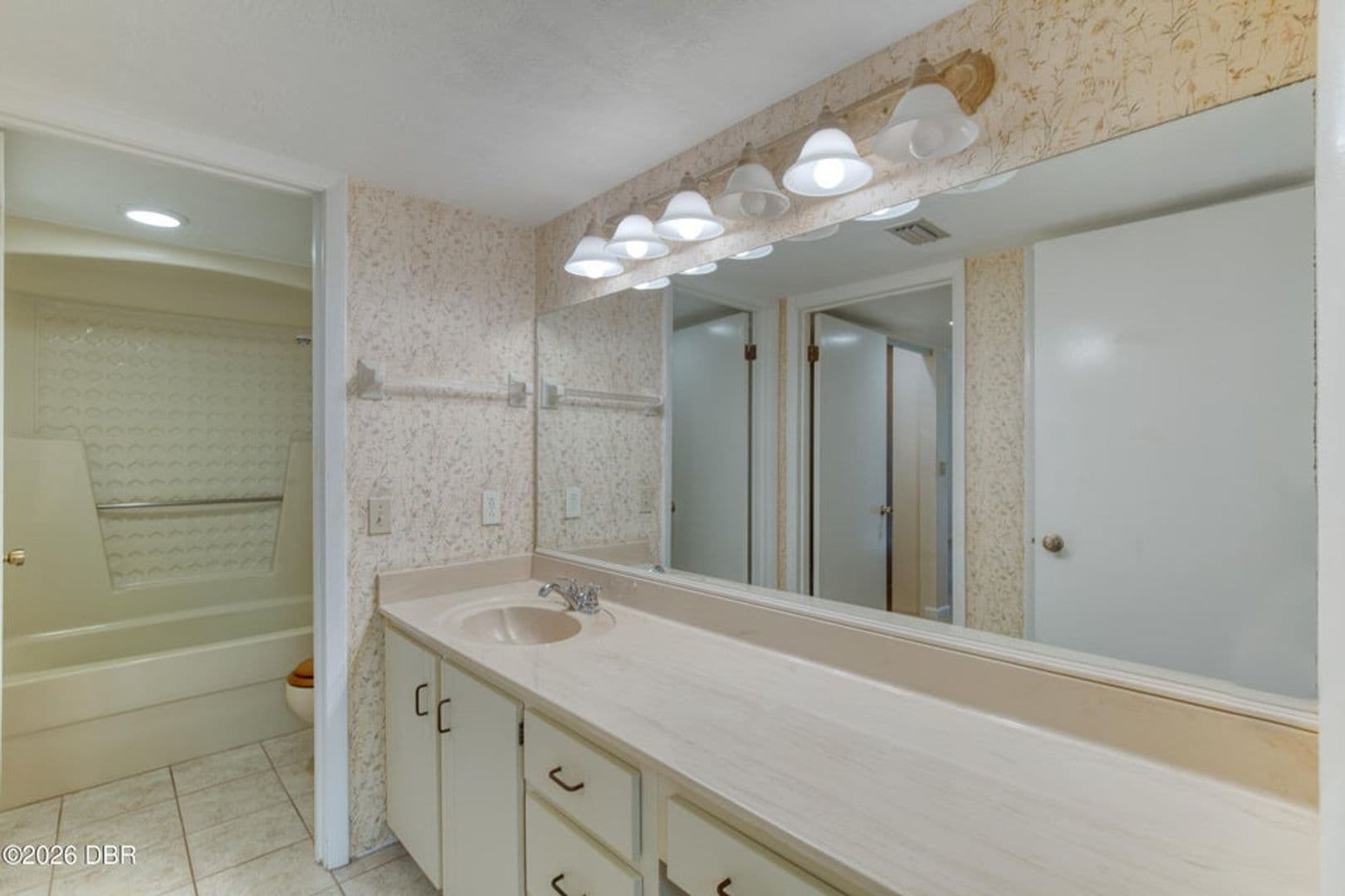 Daytona Beach House: 102 Bob White Court 4