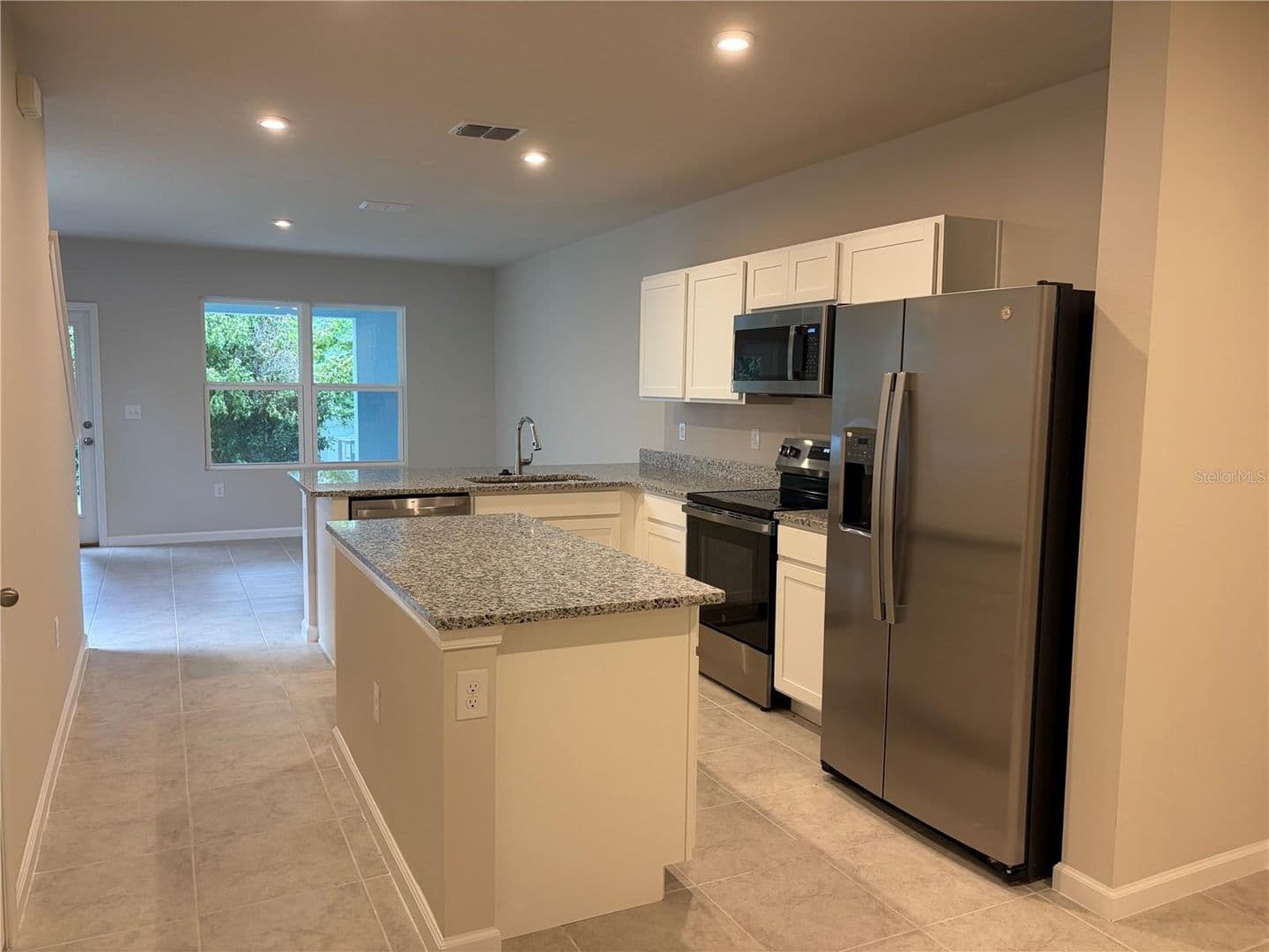 South Daytona House: 2006 Edison Pointe Blvd