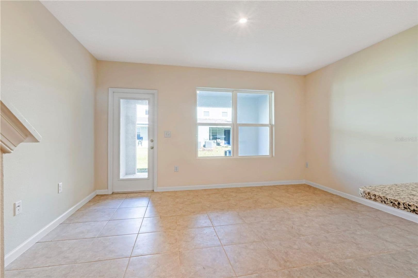 South Daytona House: 2006 Edison Pointe Blvd
