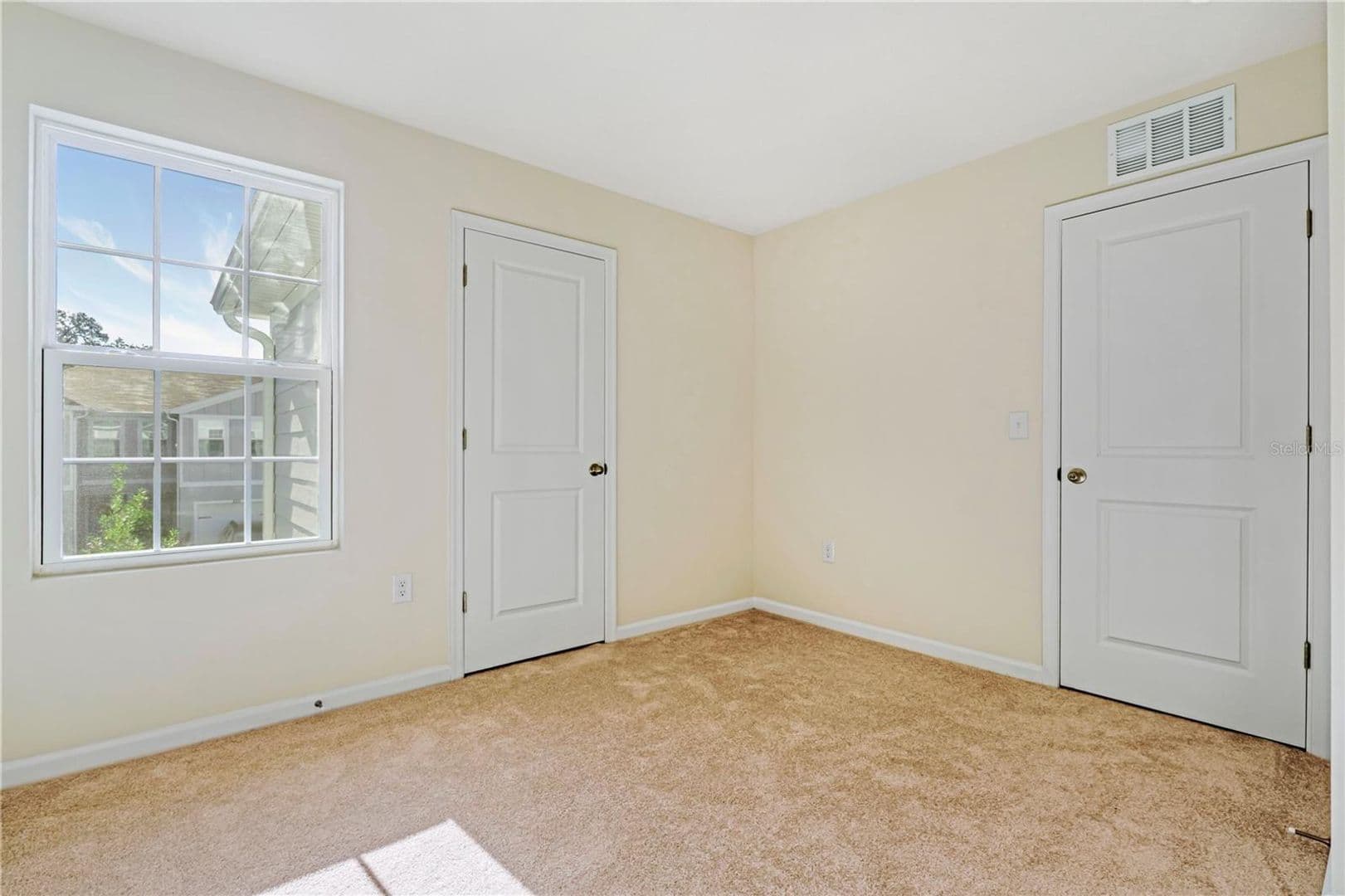 South Daytona House: 2006 Edison Pointe Blvd
