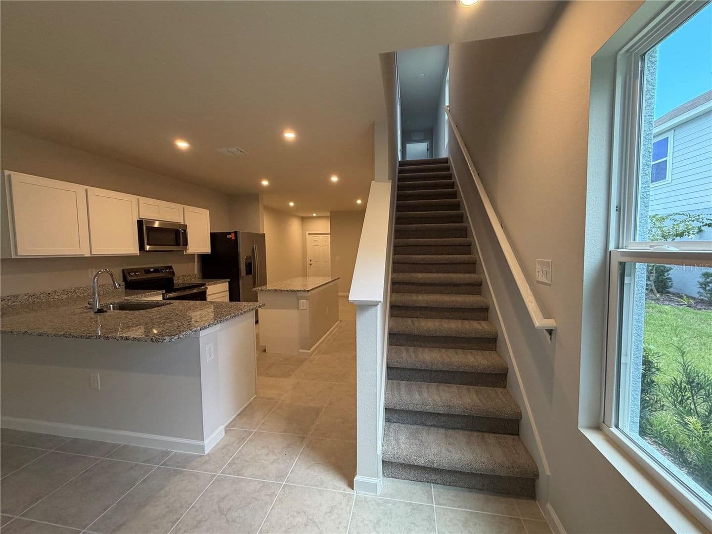 South Daytona House: 2006 Edison Pointe Blvd