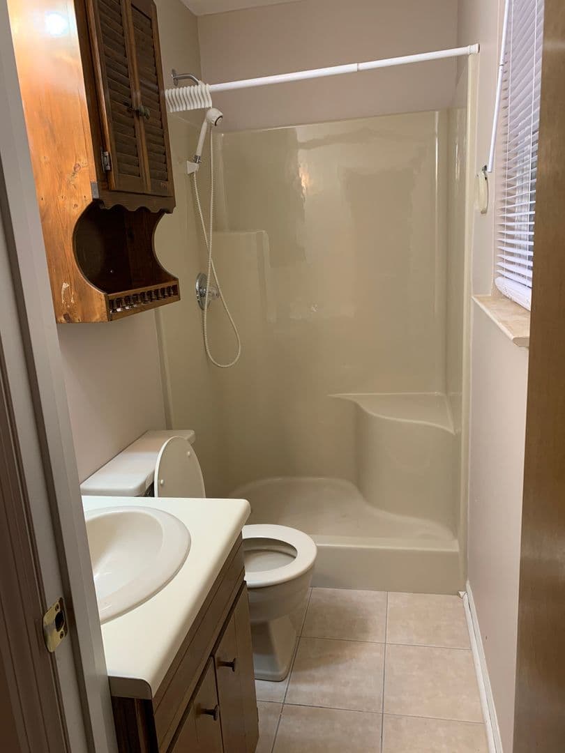 Cleveland House: 159 Durkee Rd NE