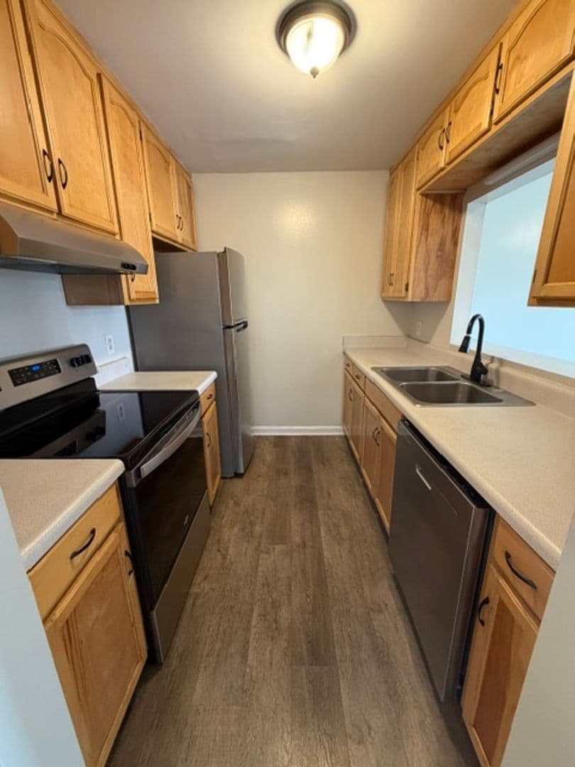 Cleveland House: 220 Life Bridges Lane SW