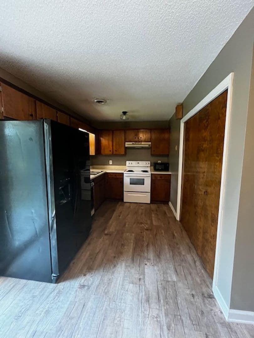 Cleveland House: 159 Durkee Rd NE