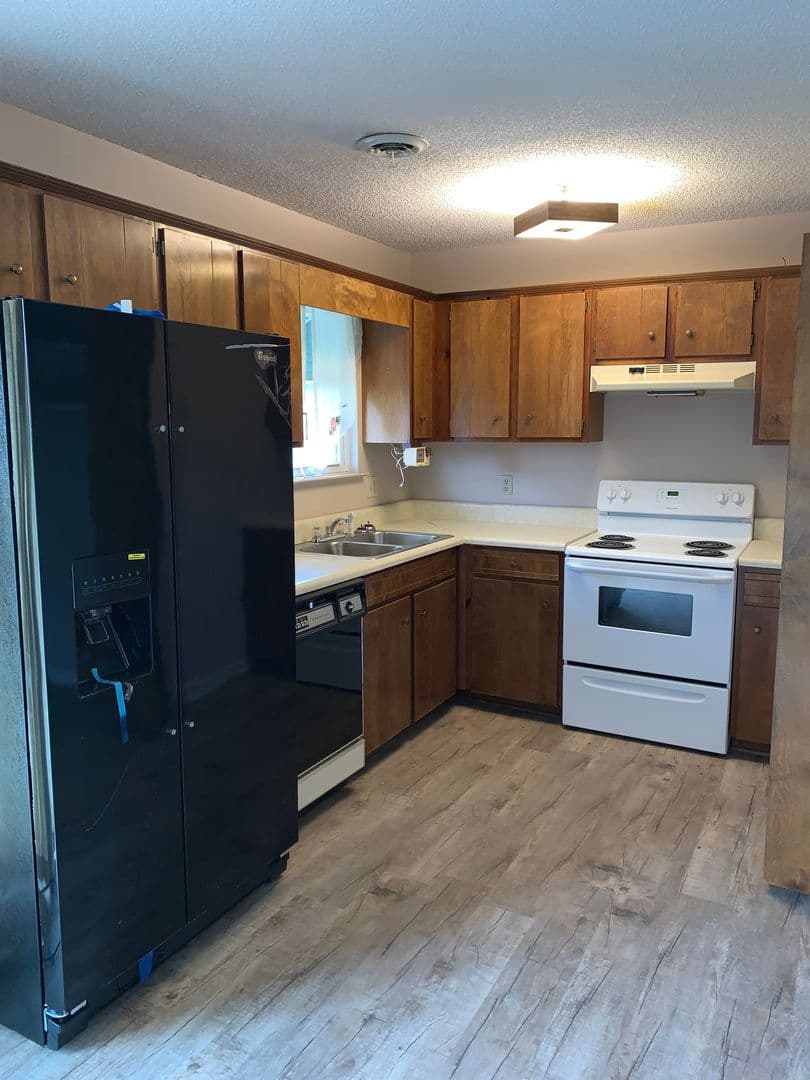 Cleveland House: 159 Durkee Rd NE