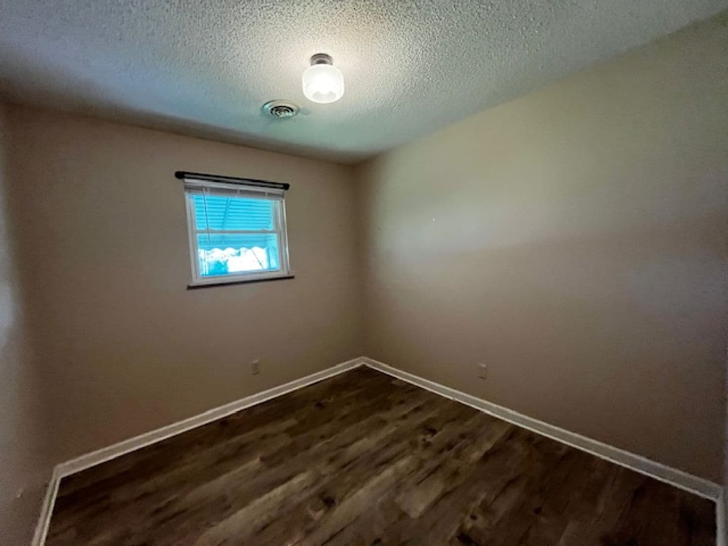 Cleveland House: 159 Durkee Rd NE