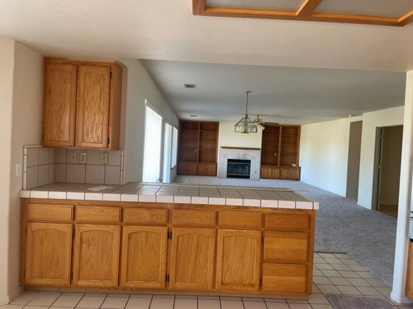 Helendale House: 27401 Lakeview Dr