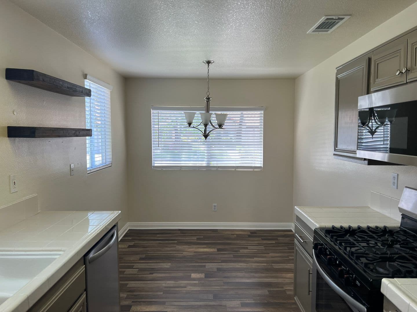 Apple Valley House: 11531 Oak Street