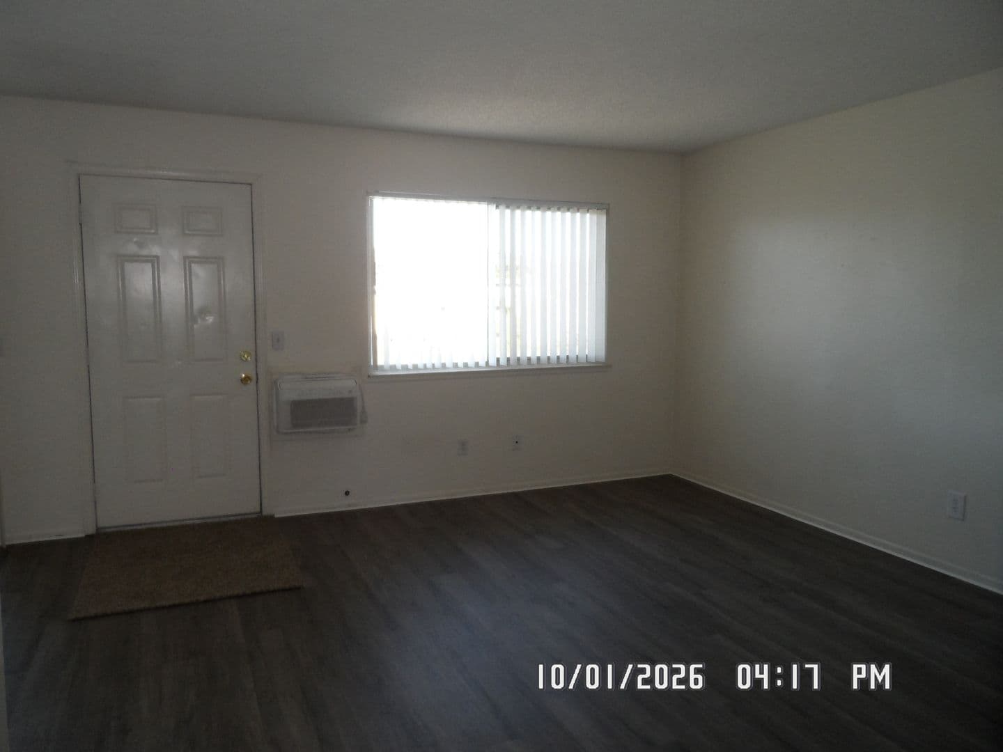 Apple Valley Apartment: 18344 Taloga Road