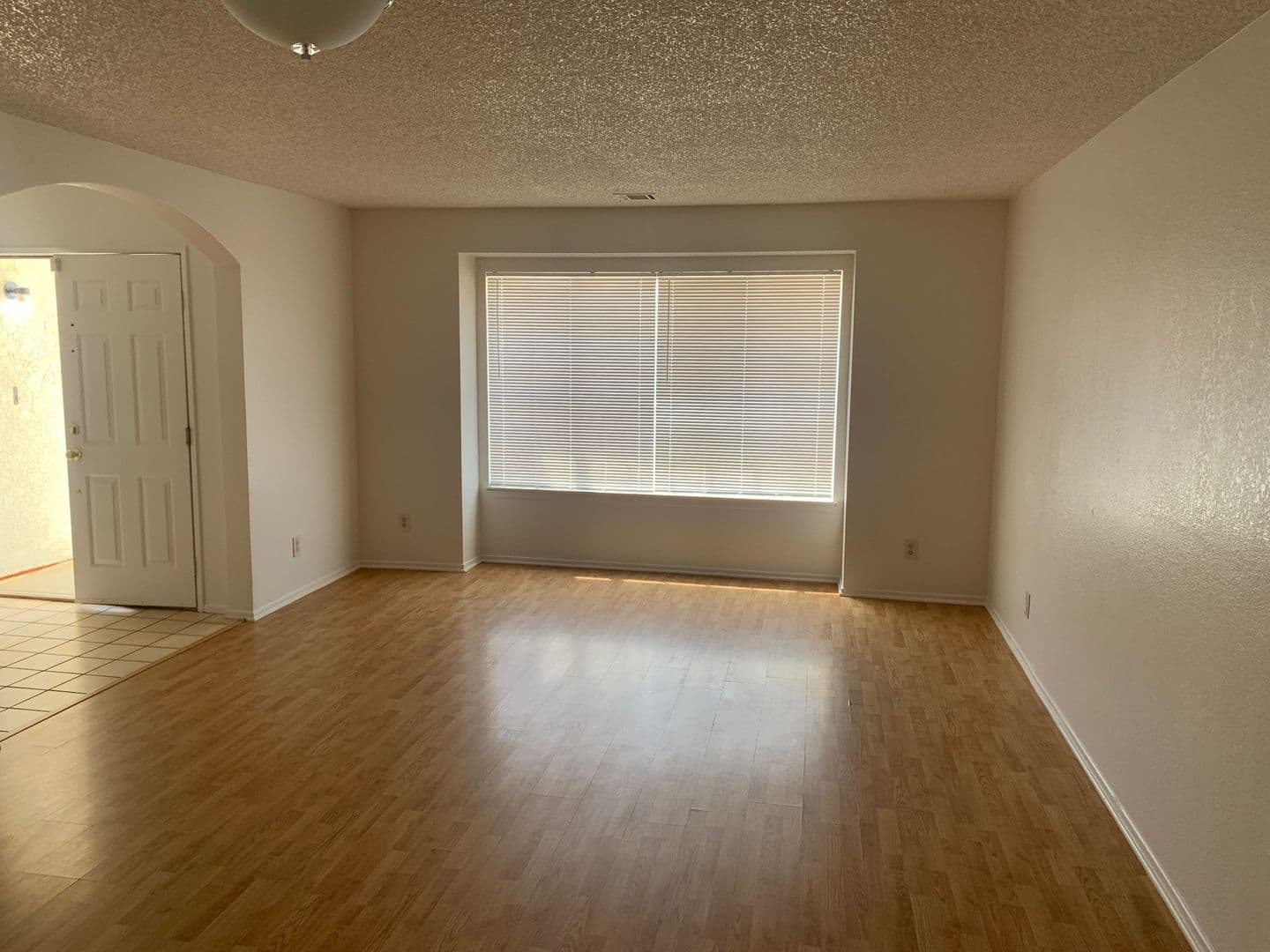 Apple Valley House: 22266 Hurons Ave