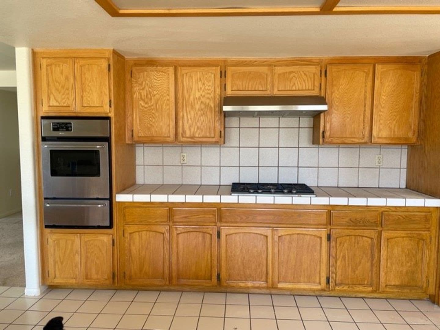 Helendale House: 27401 Lakeview Dr