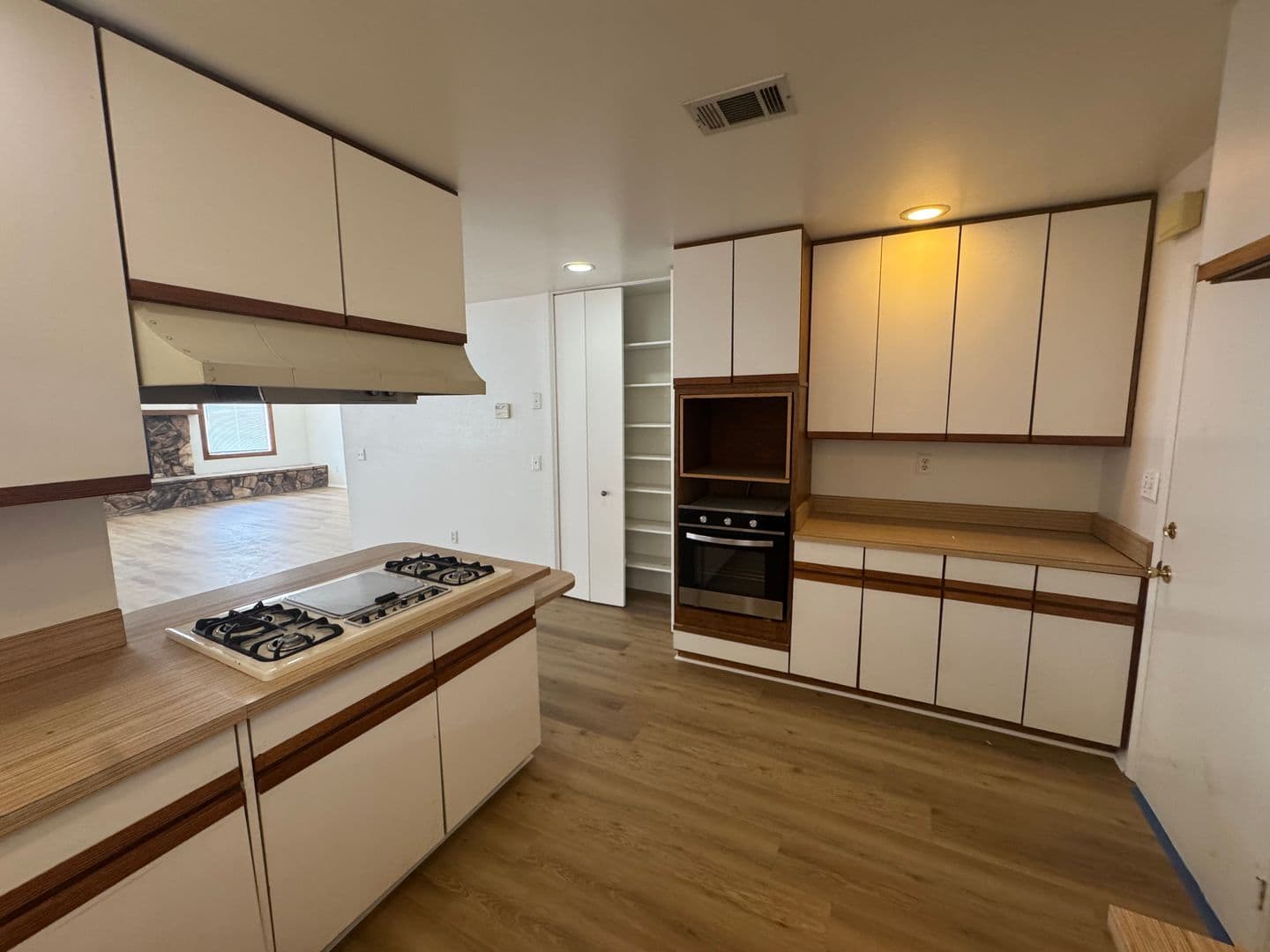 Apple Valley House: 16382 Kamana Court
