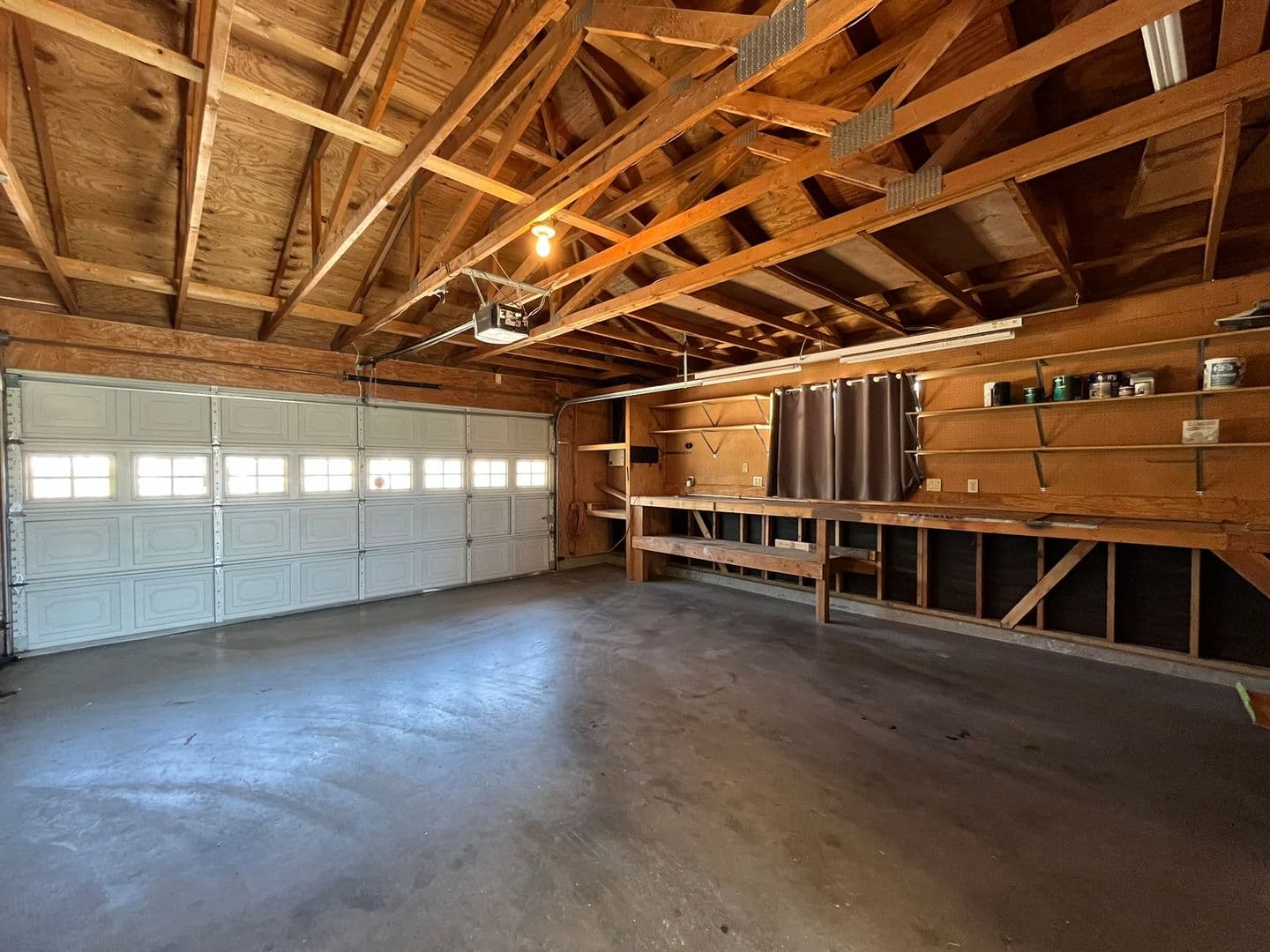 Hesperia House: 19105 Centennial St