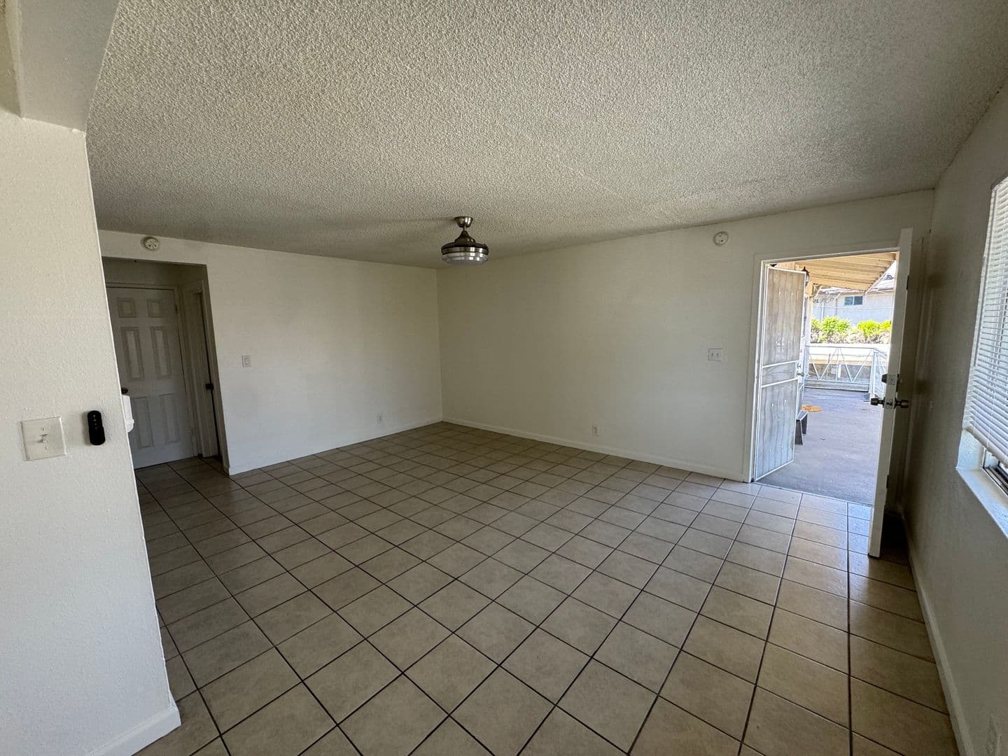 Covina Apartment: 501 E. Hurst St