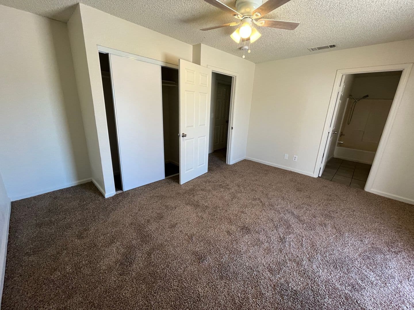 Hesperia House: 16865 Manzanita Street