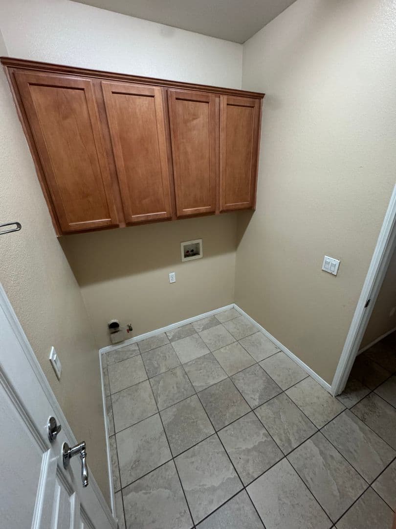 Victorville House: 16636 Desert Lily Street