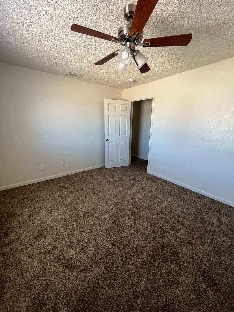 Hesperia House: 16865 Manzanita Street