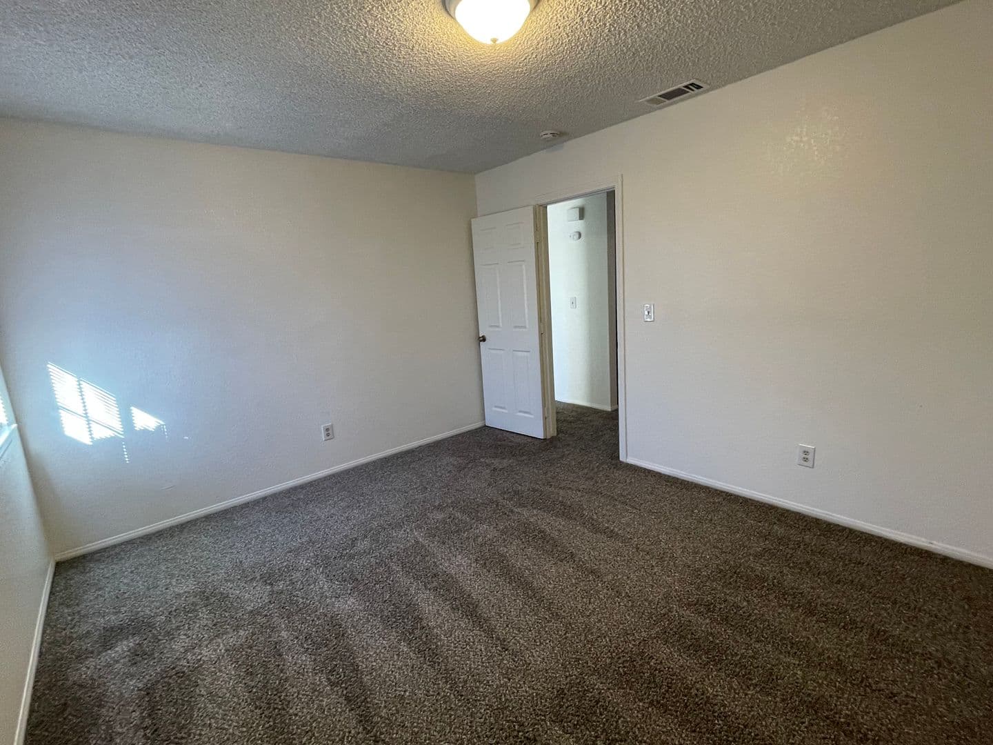 Apple Valley Apartment: 20292 Thunderbird Road