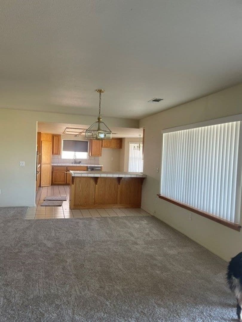 Helendale House: 27401 Lakeview Dr