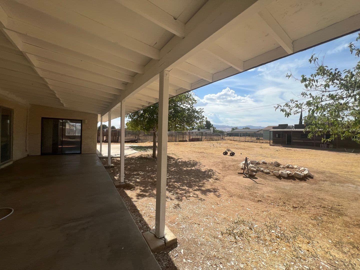 Apple Valley House: 22347 Tehama Road