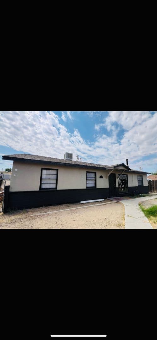 Barstow House: 25567 W. Main St