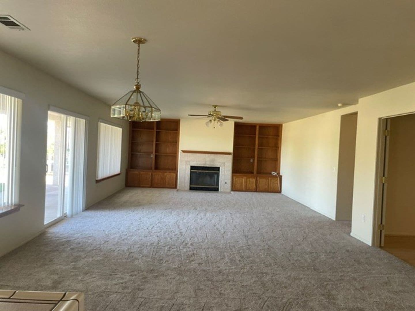 Helendale House: 27401 Lakeview Dr