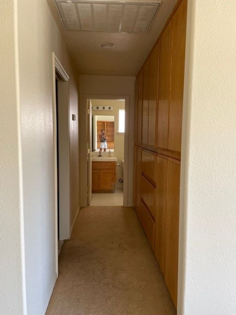 Helendale House: 27401 Lakeview Dr