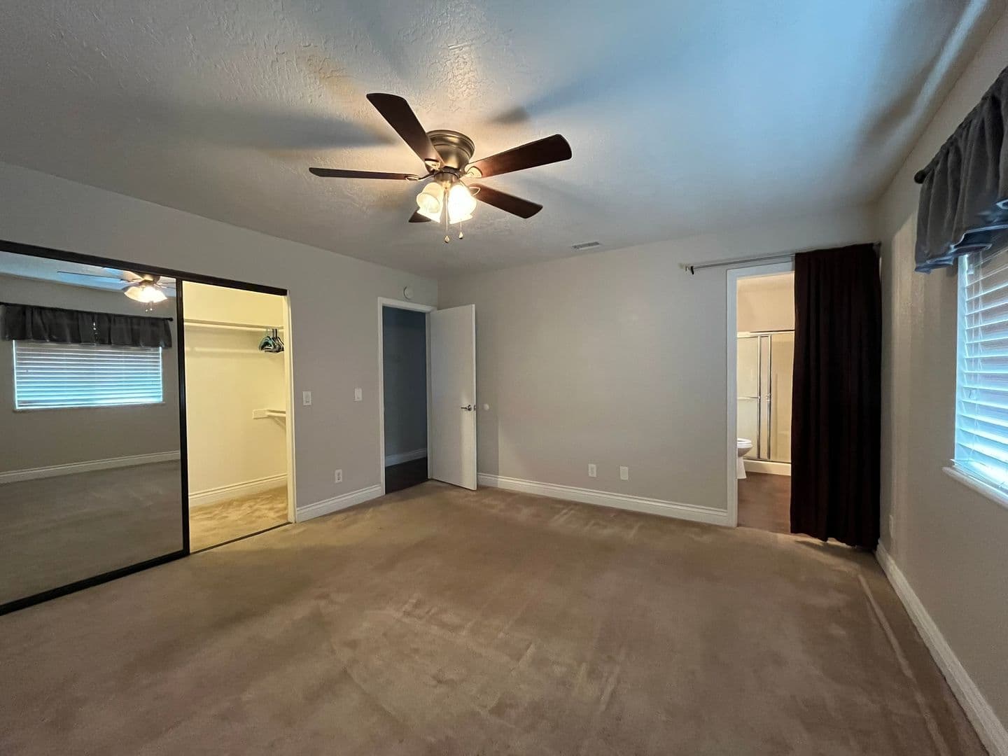 Hesperia House: 19105 Centennial St