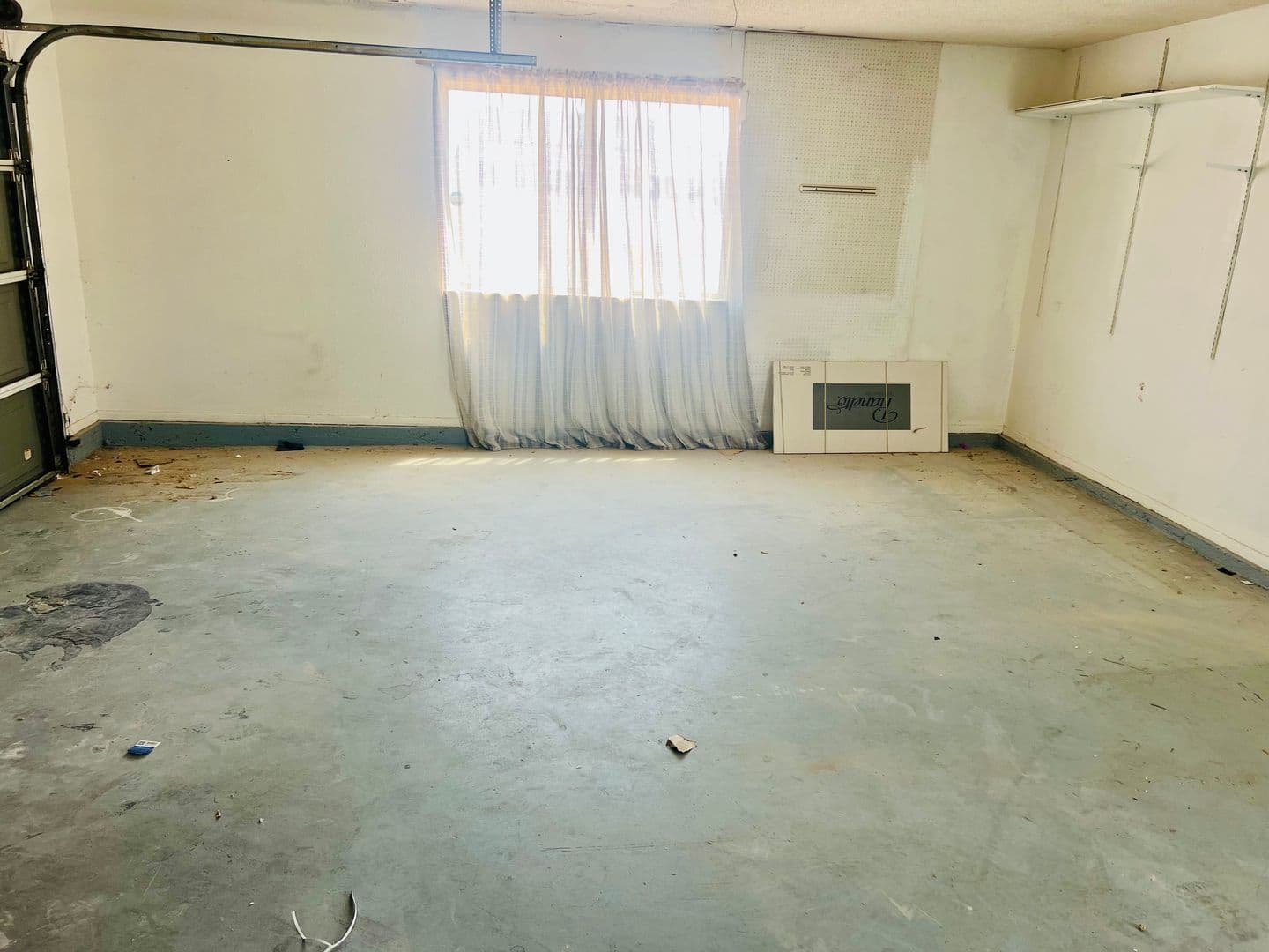 Victorville House: 13330 Stoneridge Dr.