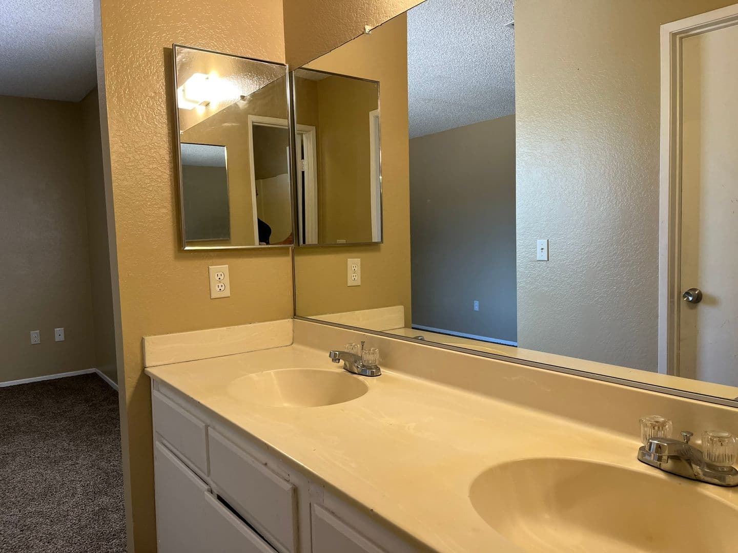 Adelanto House: 10443 Cimmeron Trail Dr