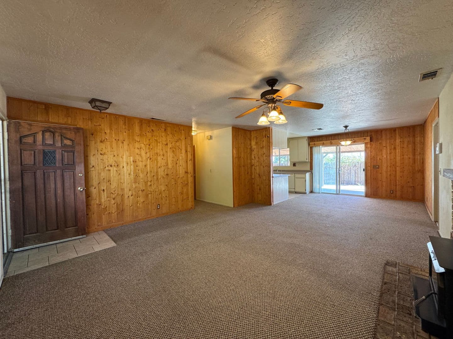 Hesperia House: 19172 Goleta Street