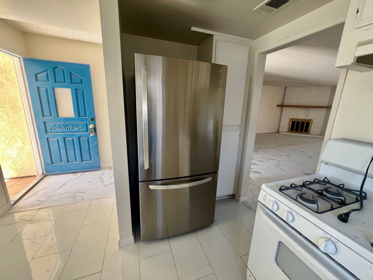 Victorville House: 13330 Stoneridge Dr.