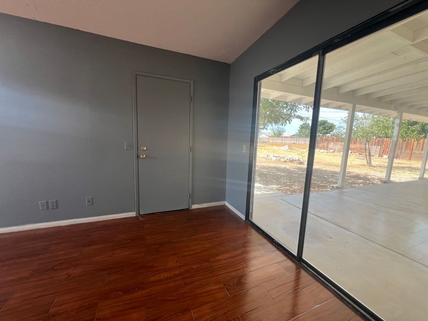 Apple Valley House: 22347 Tehama Road